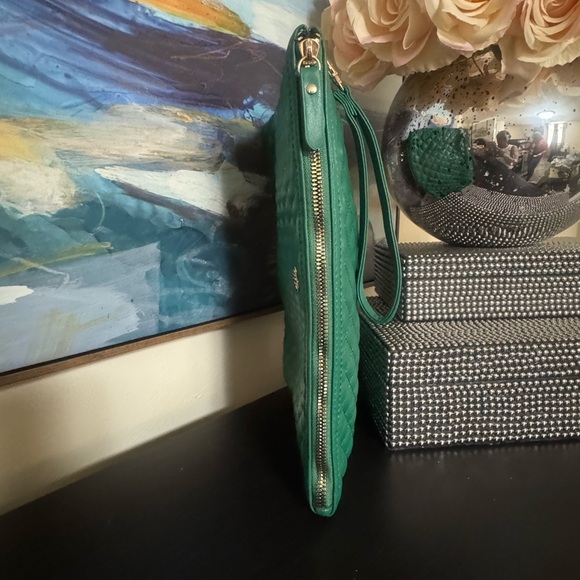 Green Quilted Pouch - Picture 5 of 7
